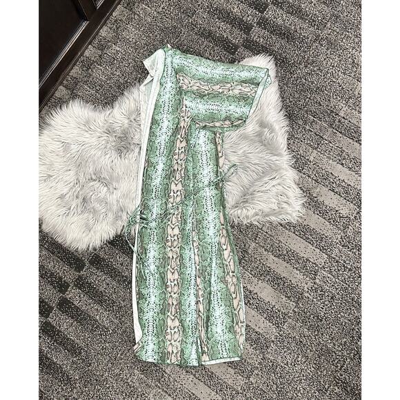 Green Faux Snakeskin One Piece Swimsuit With Coverup Size Small - Picture 4 of 4